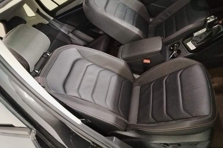 Used Volkswagen Tayron 2021 280TSI Two-Wheel Drive Luxury Smart Connectivity Version Right Front Seat