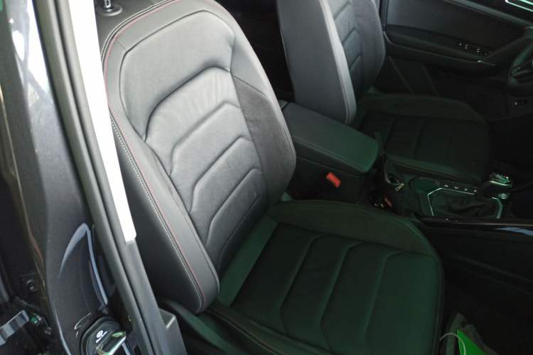 Used Volkswagen Tayron 2021 330TSI Two-Wheel-Drive 3rd Anniversary Limited Edition Right Front Seat