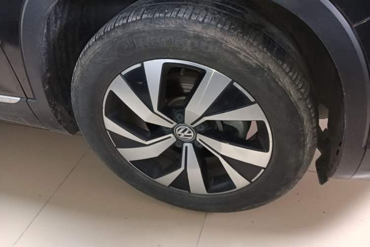 Used Volkswagen Tayron 2021 330TSI Two-Wheel Drive Luxury Smart Connectivity Version Right Front Wheel Hub