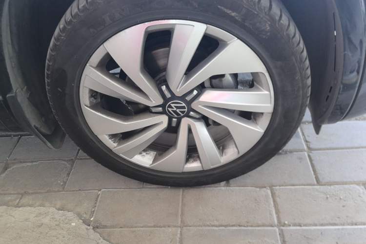 Used Volkswagen Tayron 2021 330TSI Two-Wheel-Drive 3rd Anniversary Limited Edition Plus Right Front Wheel Hub