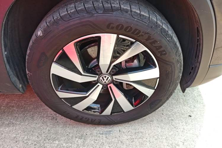 Used Volkswagen Tayron 2021 330TSI Two-Wheel Drive Luxury Smart Connectivity Version Right Front Wheel Hub