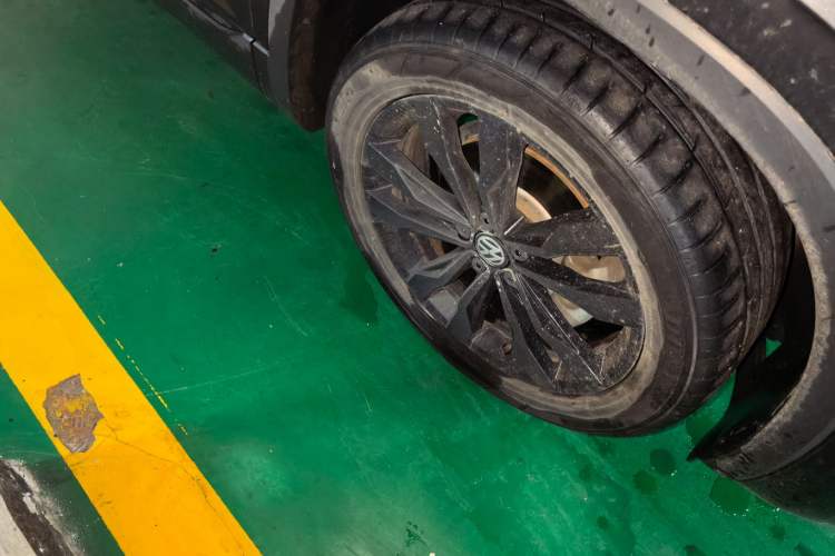 Used Volkswagen Tayron 2021 380TSI All-Wheel Drive R-Line Connected Version Right Front Wheel Hub