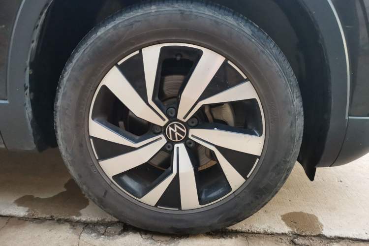 Used Volkswagen Tayron 2021 330TSI Two-Wheel-Drive 3rd Anniversary Limited Edition Right Front Wheel Hub