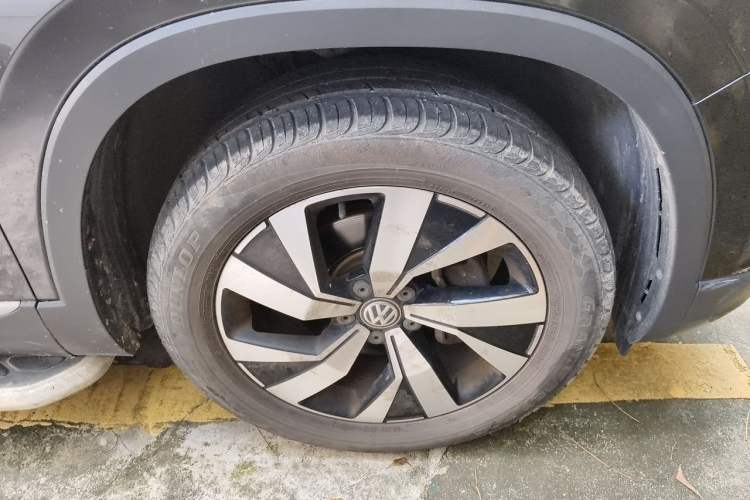 Used Volkswagen Tayron 2021 330TSI Two-Wheel Drive Luxury Smart Connectivity Version Right Front Wheel Hub