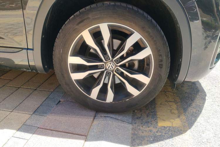Used Volkswagen Tayron 2021 380TSI All-Wheel Drive R-Line Connected Version Right Front Wheel Hub