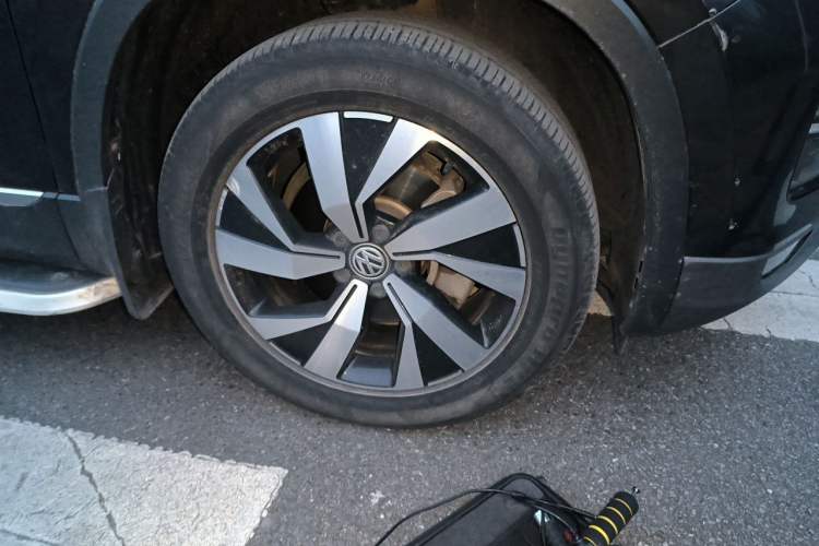 Used Volkswagen Tayron 2021 330TSI Two-Wheel Drive Luxury Smart Connectivity Version Right Front Wheel Hub