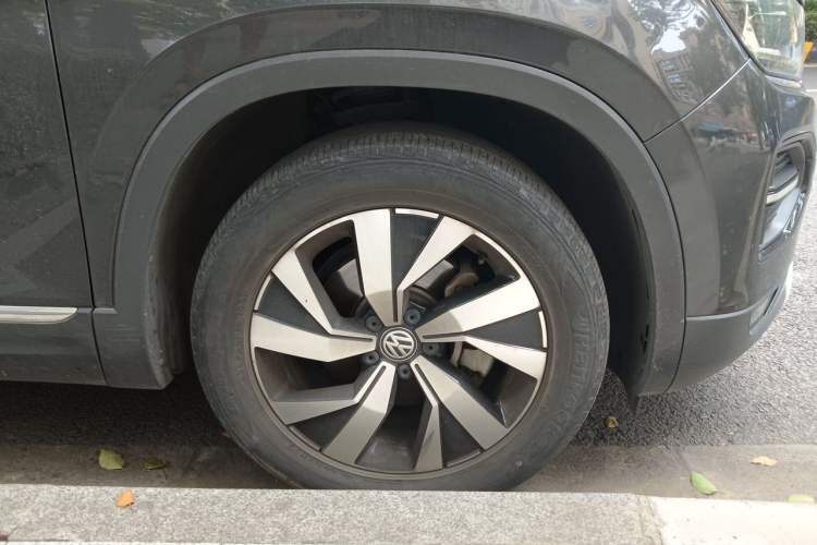 Used Volkswagen Tayron 2021 330TSI Two-Wheel-Drive 3rd Anniversary Limited Edition Right Front Wheel Hub