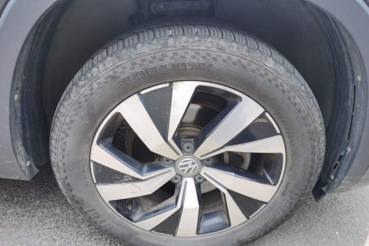 Used Volkswagen Tayron 2021 330TSI Two-Wheel Drive Luxury Smart Connectivity Version Right Front Wheel Hub