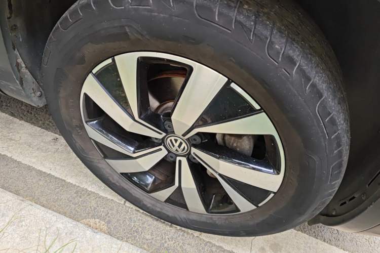 Used Volkswagen Tayron 2021 330TSI Two-Wheel Drive Luxury Smart Connectivity Version Right Front Wheel Hub