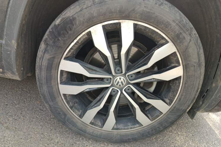 Used Volkswagen Tayron 2021 380TSI All-Wheel Drive R-Line Connected Version Right Front Wheel Hub