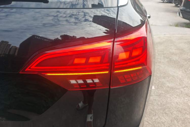 Used Volkswagen Tayron 2021 330TSI Two-Wheel Drive Luxury Smart Connectivity Version Right Rear Taillight