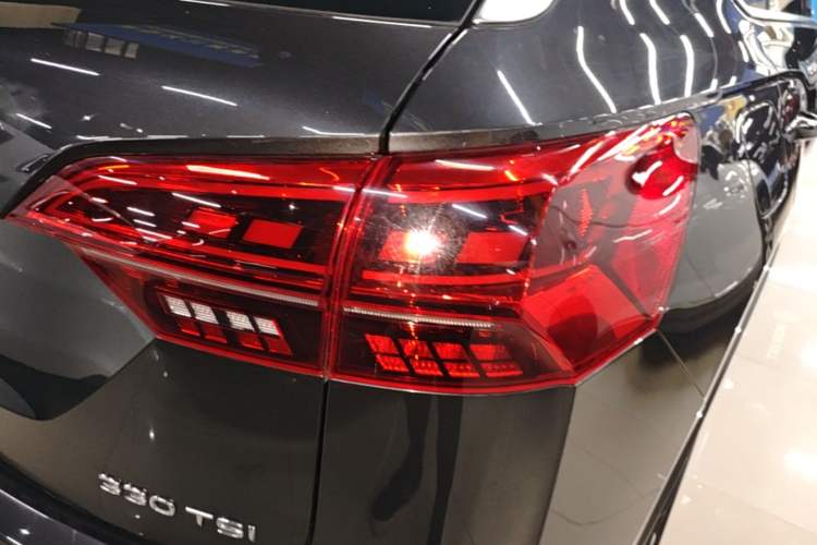 Used Volkswagen Tayron 2021 330TSI Two-Wheel Drive 30th Anniversary Edition Right Rear Taillight