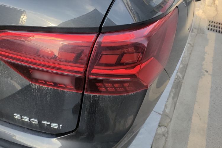 Used Volkswagen Tayron 2021 330TSI Two-Wheel-Drive 3rd Anniversary Limited Edition Right Rear Taillight