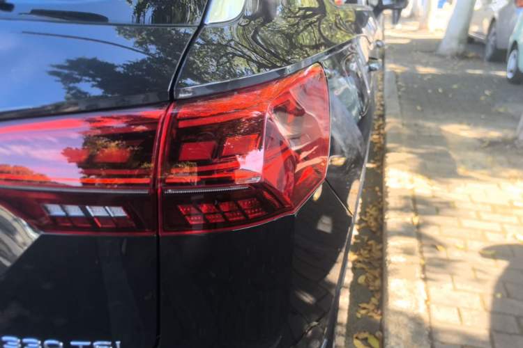 Used Volkswagen Tayron 2021 330TSI Two-Wheel Drive Luxury Connected Version Plus Right Rear Taillight