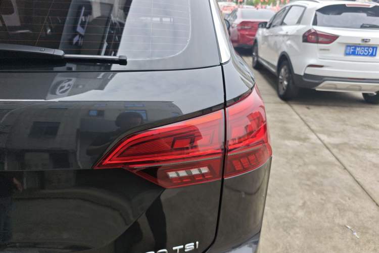 Used Volkswagen Tayron 2021 330TSI Two-Wheel Drive Luxury Smart Connectivity Version Right Rear Taillight