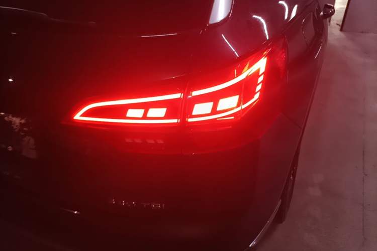 Used Volkswagen Tayron 2021 330TSI Two-Wheel Drive Luxury Smart Connectivity Version Right Rear Taillight