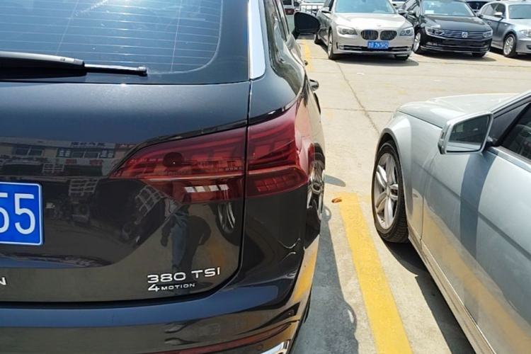 Used Volkswagen Tayron 2021 380TSI All-Wheel Drive R-Line Connected Version Right Rear Taillight
