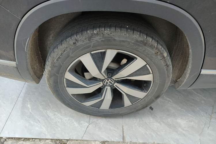 Used Volkswagen Tayron 2021 330TSI Two-Wheel-Drive 3rd Anniversary Limited Edition Right Rear Wheel Hub