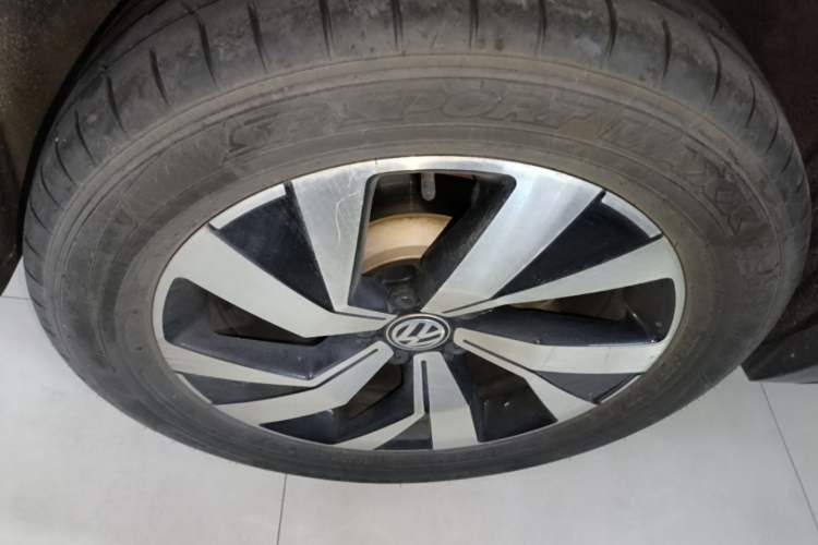 Used Volkswagen Tayron 2021 330TSI Two-Wheel Drive 30th Anniversary Edition Right Rear Wheel Hub