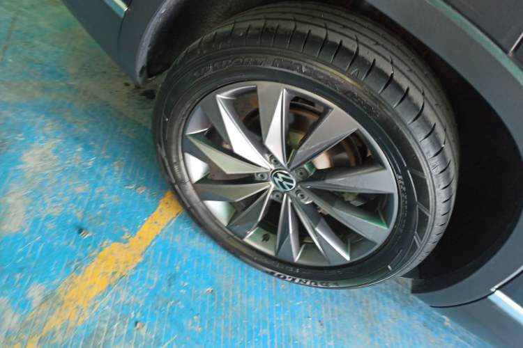 Used Volkswagen Tayron 2021 330TSI Two-Wheel-Drive 3rd Anniversary Limited Edition Right Rear Wheel Hub