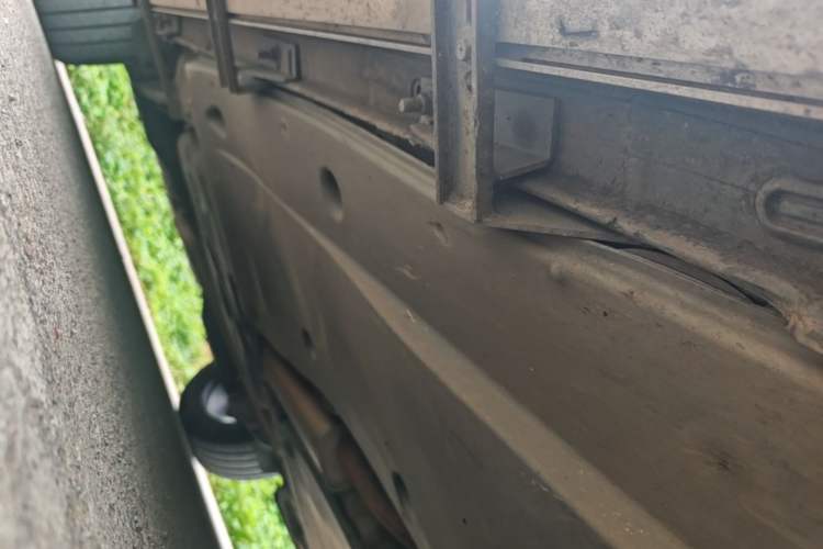 Used Volkswagen Tayron 2021 330TSI Two-Wheel Drive Luxury Smart Connectivity Version Right Side Sill