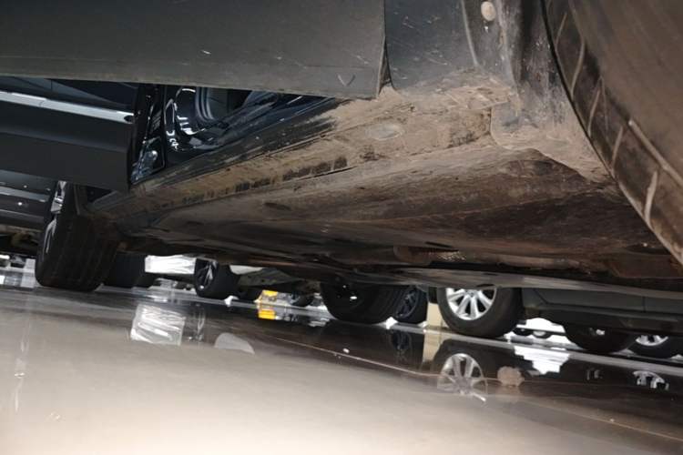 Used Volkswagen Tayron 2021 330TSI Two-Wheel Drive 30th Anniversary Edition Right Side Sill