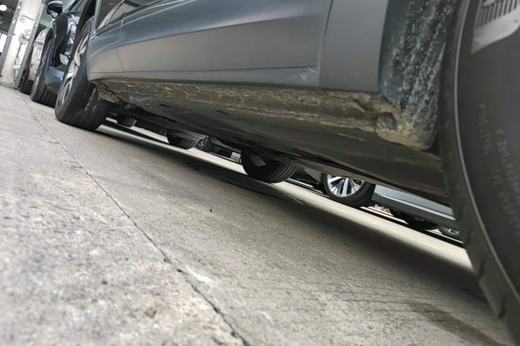 Used Volkswagen Tayron 2021 330TSI Two-Wheel Drive Luxury Smart Connectivity Version Right Side Sill