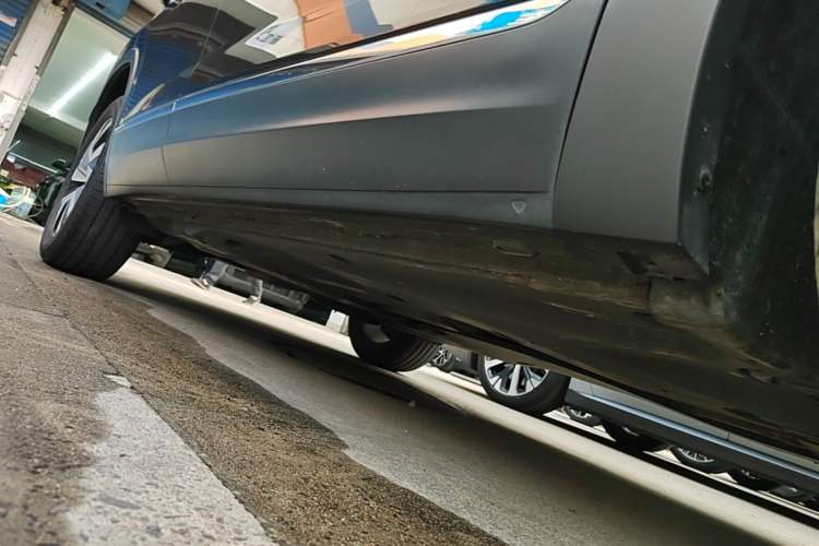 Used Volkswagen Tayron 2021 330TSI Two-Wheel Drive Luxury Smart Connectivity Version Right Side Sill