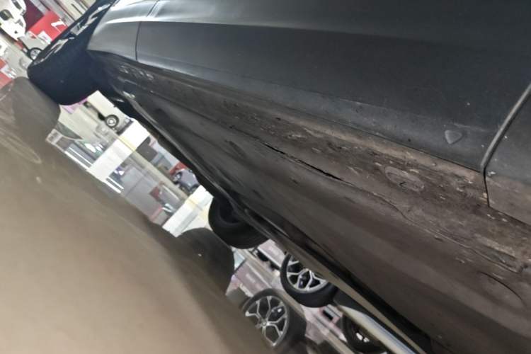 Used Volkswagen Tayron 2021 330TSI Two-Wheel Drive 30th Anniversary Edition Right Side Sill