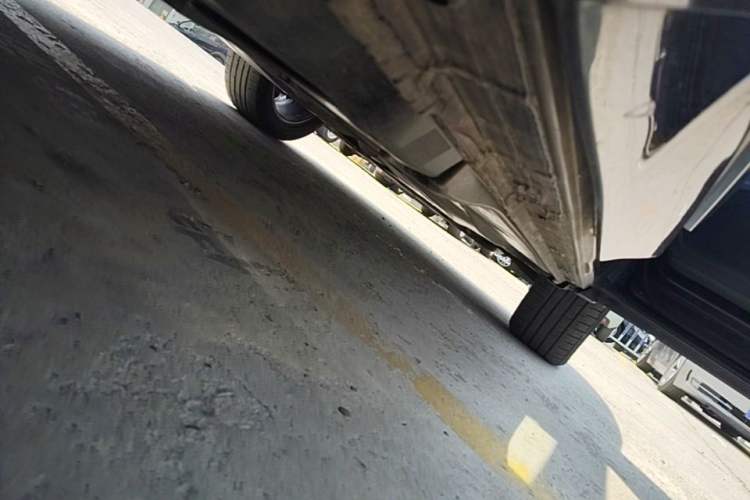 Used Volkswagen Tayron 2021 380TSI All-Wheel Drive R-Line Connected Version Right Side Sill