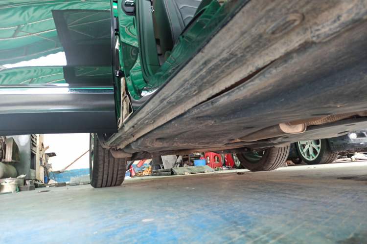 Used Volkswagen Tayron 2021 330TSI Two-Wheel-Drive 3rd Anniversary Limited Edition Right Side Sill