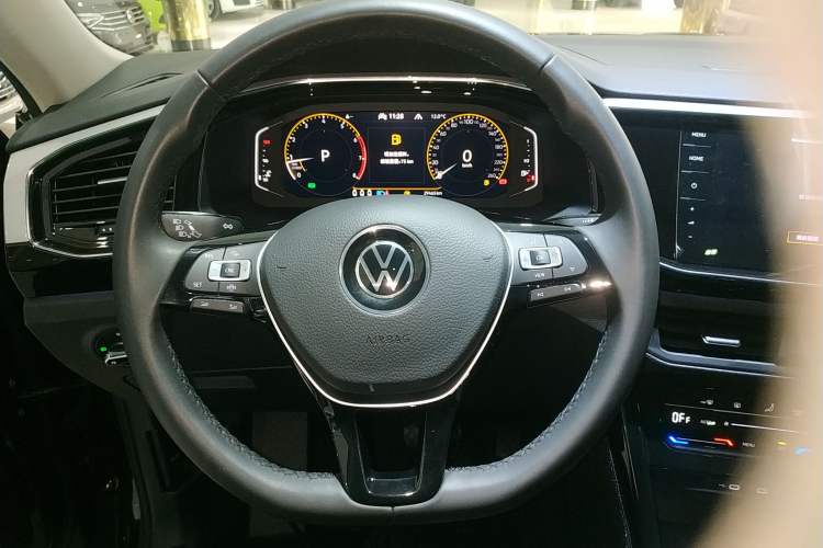 Used Volkswagen Tayron 2021 330TSI Two-Wheel-Drive 3rd Anniversary Limited Edition Steering Wheel