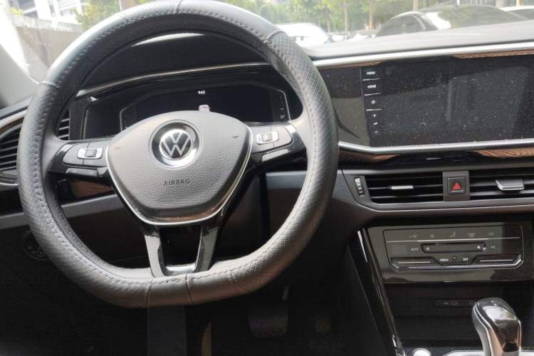 Used Volkswagen Tayron 2021 330TSI Two-Wheel-Drive 3rd Anniversary Limited Edition Steering Wheel