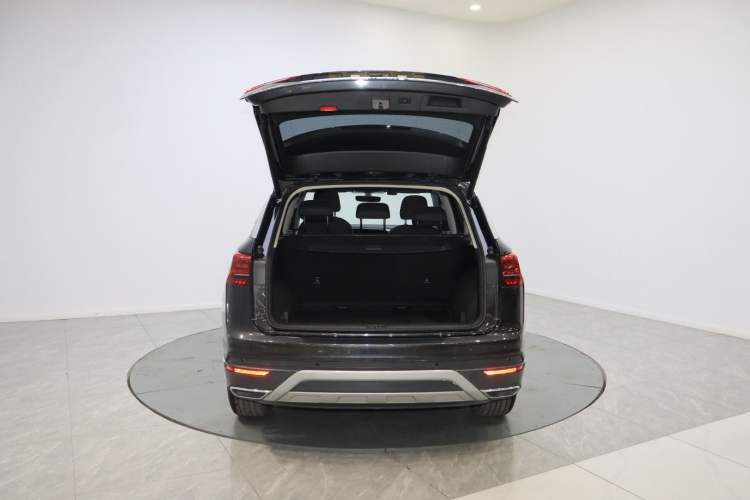 Used Volkswagen Tayron 2021 330TSI Two-Wheel-Drive 3rd Anniversary Limited Edition Trunk