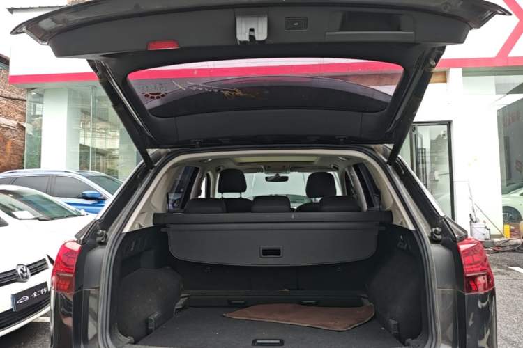 Used Volkswagen Tayron 2021 280TSI Two-Wheel Drive Luxury Smart Connectivity Version Trunk