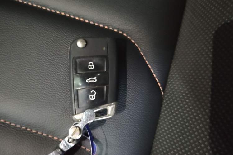 Used Volkswagen Tayron 2021 330TSI Two-Wheel Drive 30th Anniversary Edition Vehicle Key