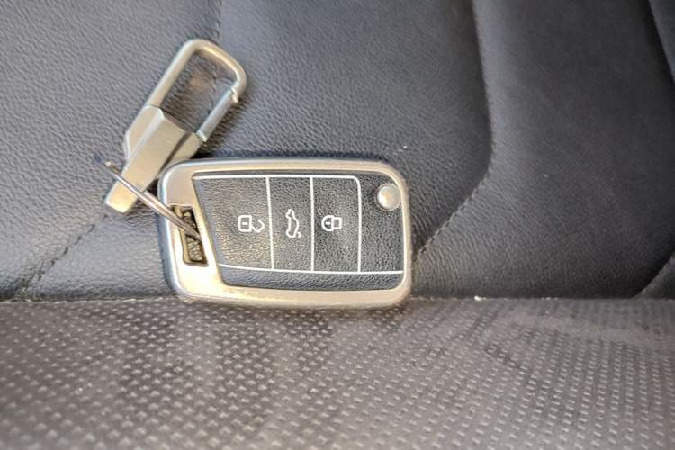 Used Volkswagen Tayron 2021 330TSI Two-Wheel-Drive 3rd Anniversary Limited Edition Vehicle Key