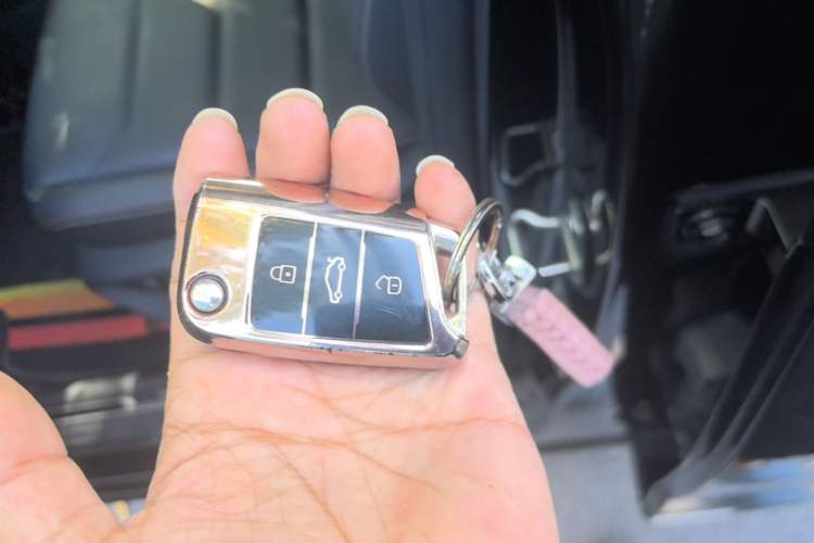 Used Volkswagen Tayron 2021 330TSI Two-Wheel Drive Luxury Connected Version Plus Vehicle Key