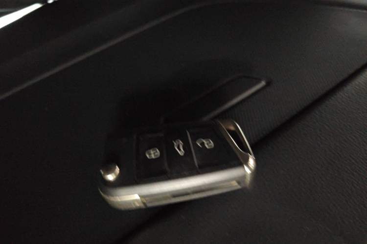Used Volkswagen Tayron 2021 330TSI Two-Wheel Drive Luxury Smart Connectivity Version Vehicle Key