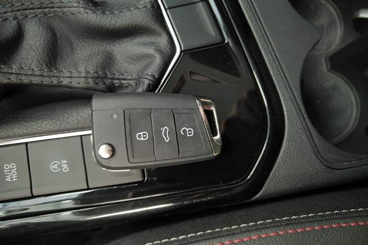 Used Volkswagen Tayron 2021 330TSI Two-Wheel-Drive 3rd Anniversary Limited Edition Vehicle Key