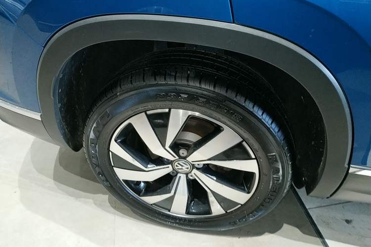 Used Volkswagen Tayron 2021 330TSI Two-Wheel Drive 30th Anniversary Edition Right Rear Wheel Hub