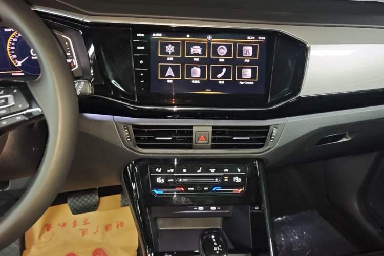 Used Volkswagen Tayron 2021 330TSI Two-Wheel Drive Luxury Connected Version Plus Audio And AC Panel