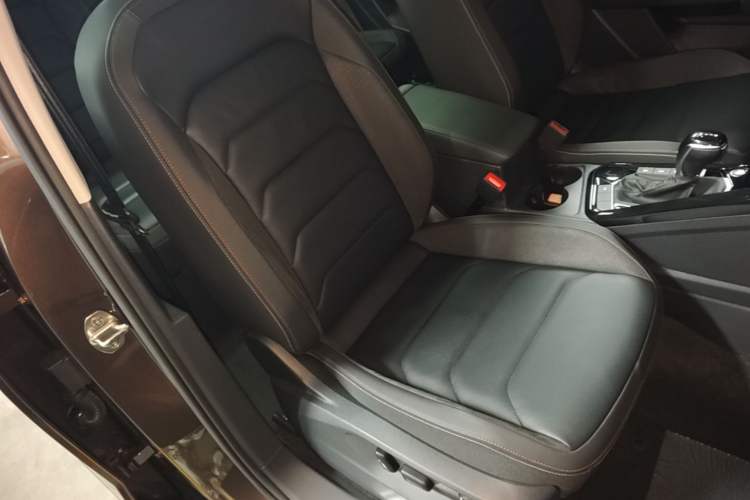 Used Volkswagen Tayron 2021 330TSI Two-Wheel Drive Luxury Connected Version Plus Right Front Seat