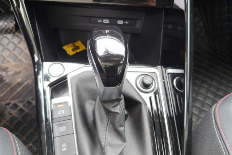 Used Volkswagen Tayron 2021 330TSI Two-Wheel Drive Luxury Connected Version Plus Gear Lever