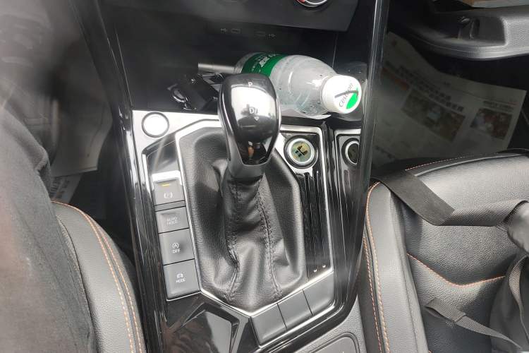 Used Volkswagen Tayron 2021 330TSI Two-Wheel Drive 30th Anniversary Edition Gear Lever