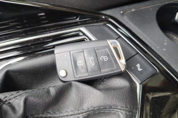 Used Volkswagen Tayron 2021 330TSI Two-Wheel Drive Luxury Connected Version Plus Vehicle Key