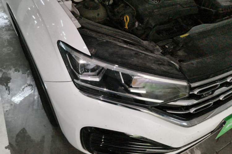 Used Volkswagen Tayron 2021 380TSI All-Wheel Drive R-Line Connected Version Right Front Headlight