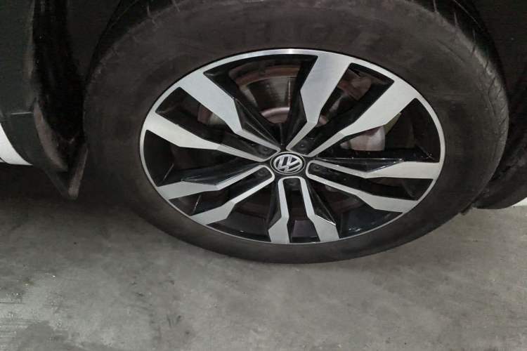 Used Volkswagen Tayron 2021 380TSI All-Wheel Drive R-Line Connected Version Right Front Wheel Hub