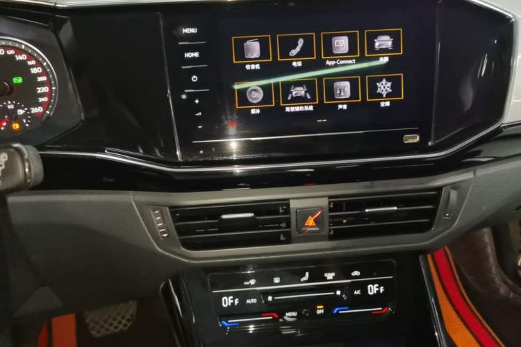 Used Volkswagen Tayron 2021 280TSI Two-Wheel Drive Luxury Smart Connectivity Version Audio And AC Panel