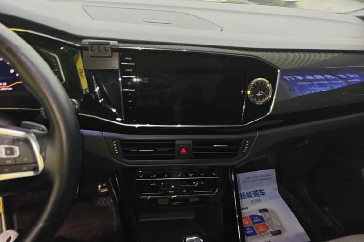Used Volkswagen Tayron 2021 380TSI All-Wheel Drive R-Line Connected Version Audio And AC Panel